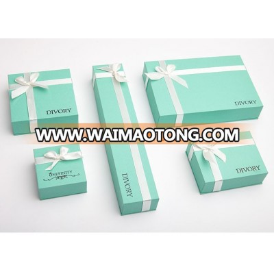 Mint green pinbole grain leatherette paper jewelry set package